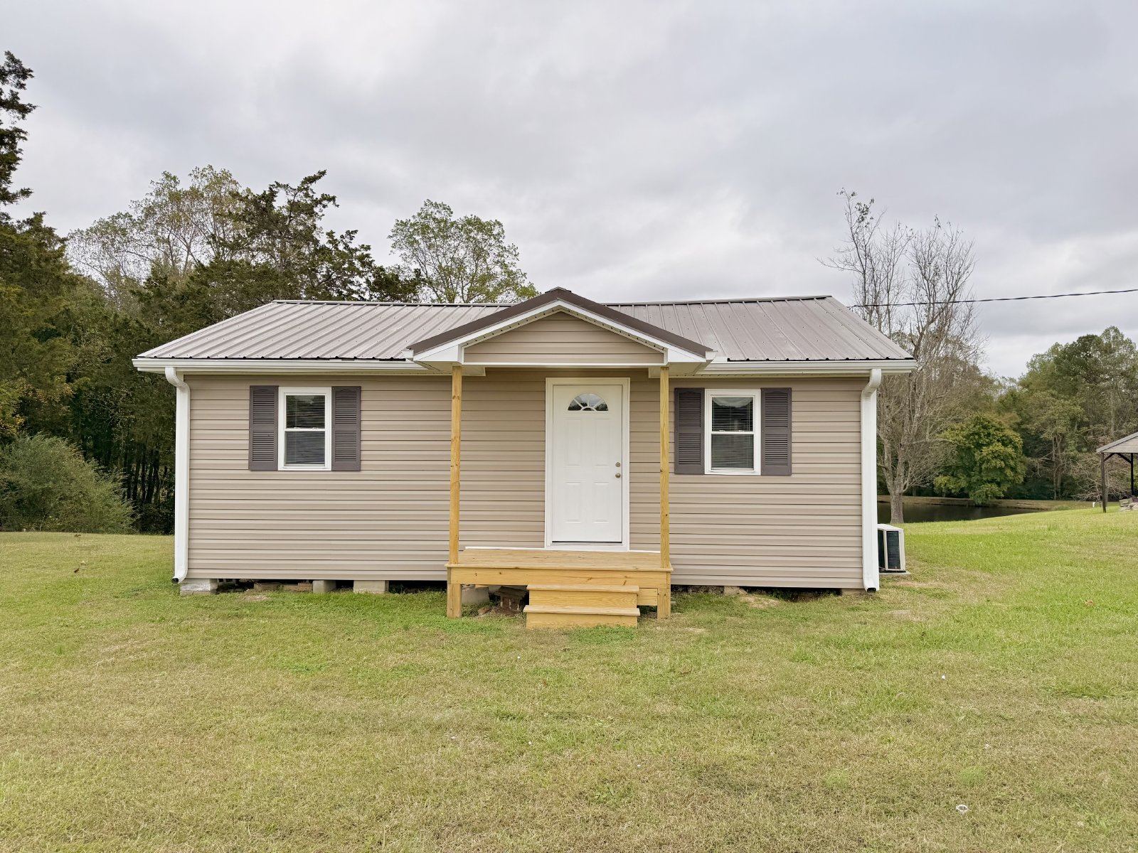 Renovated 1 Bedroom/1 Bathroom Home with Covered Back Porch property image