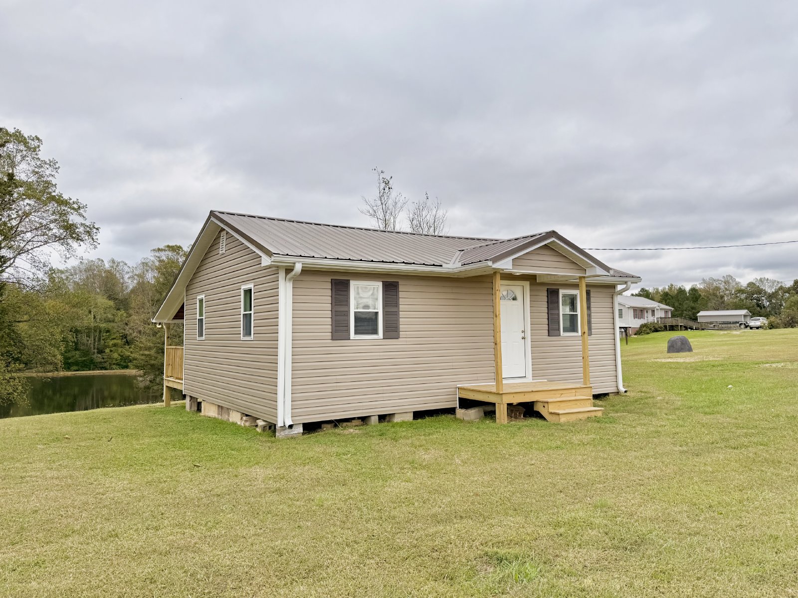 Renovated 1 Bedroom/1 Bathroom Home with Covered Back Porch property image