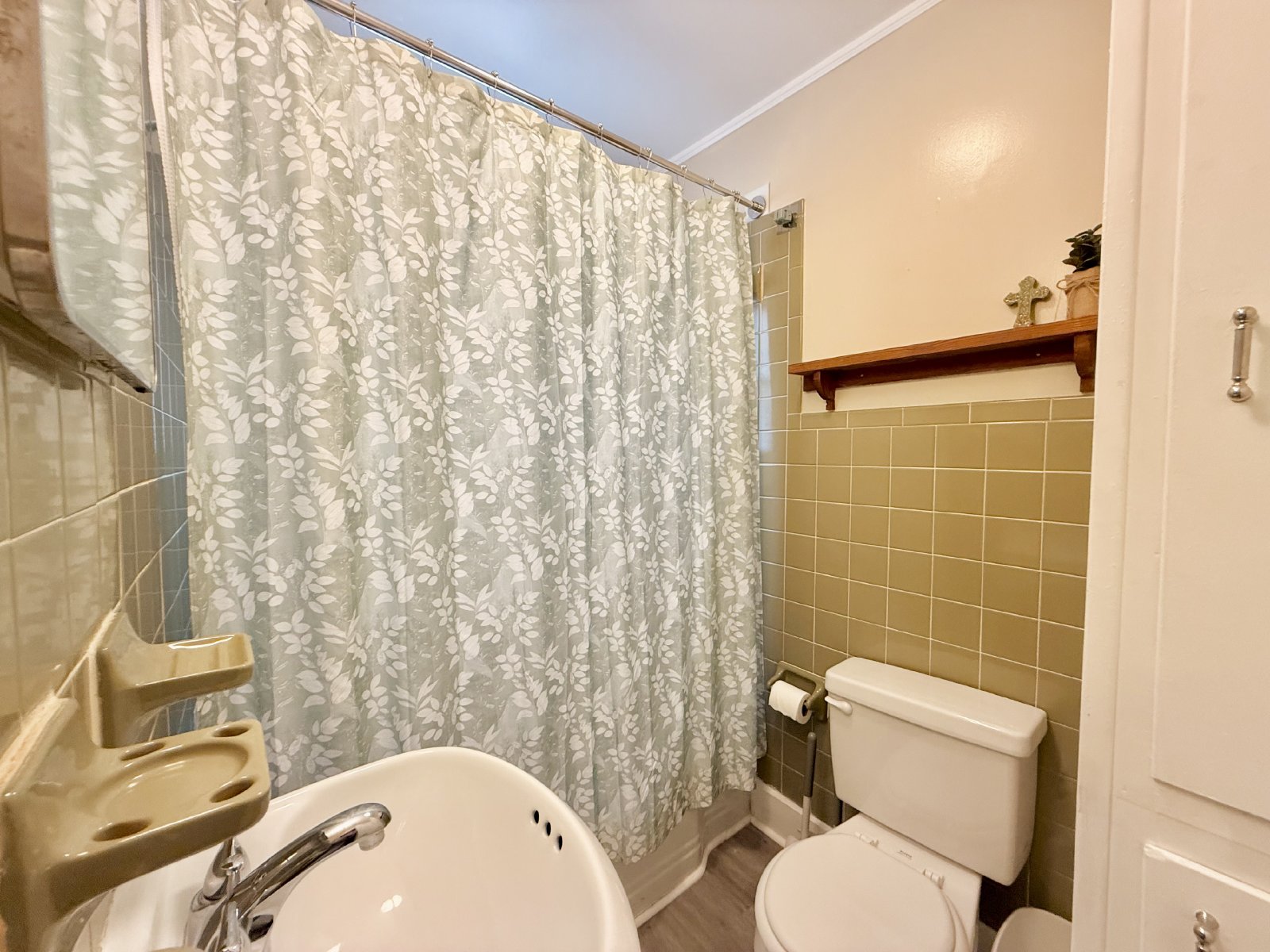Fully Furnished & Utilities Included -SHORT TERM LEASES AVAILABLE with a premium. property image