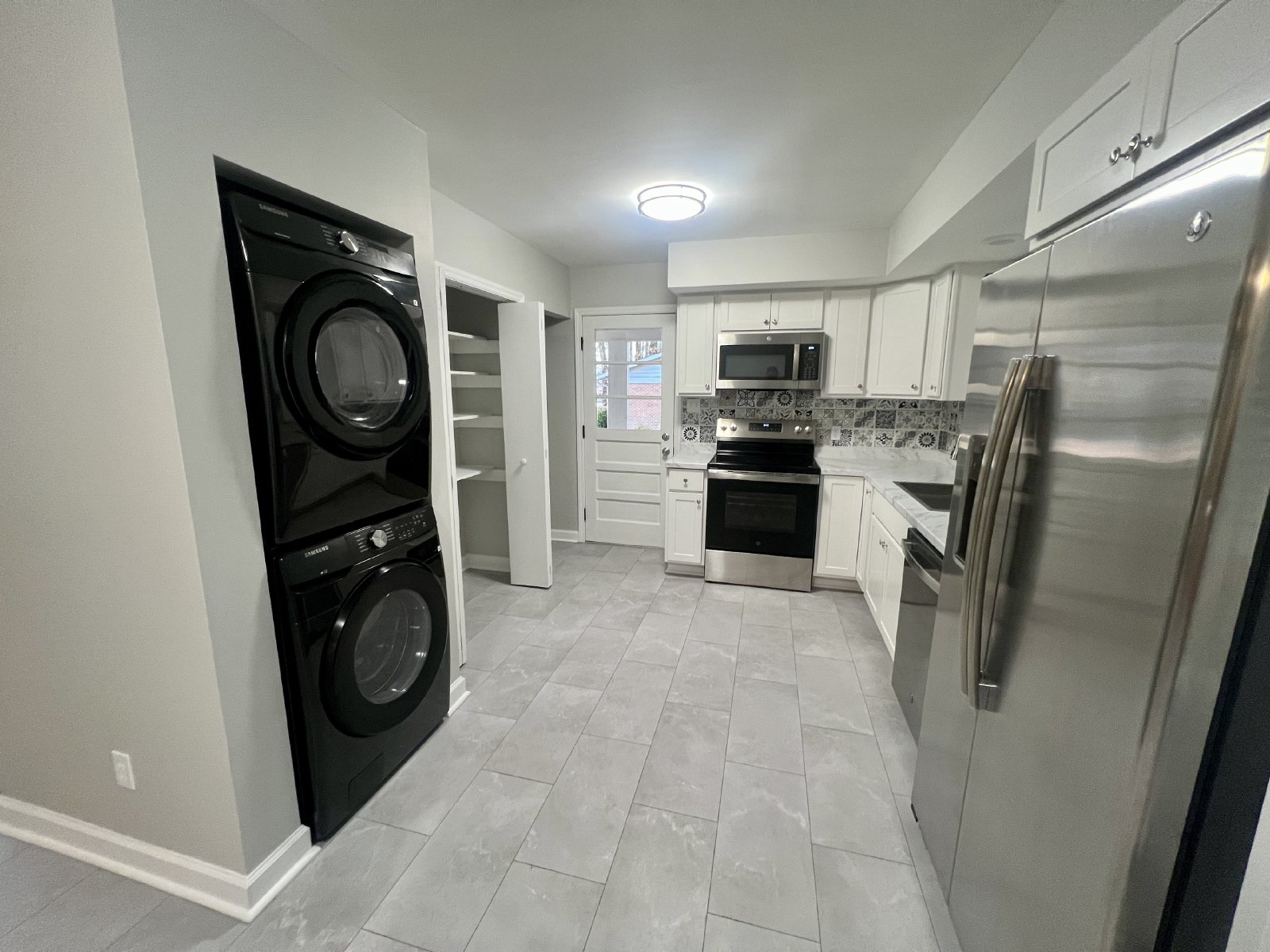 Lovely 3 Bedroom / 2 Bathroom Renovated Ranch Home for Rent property image