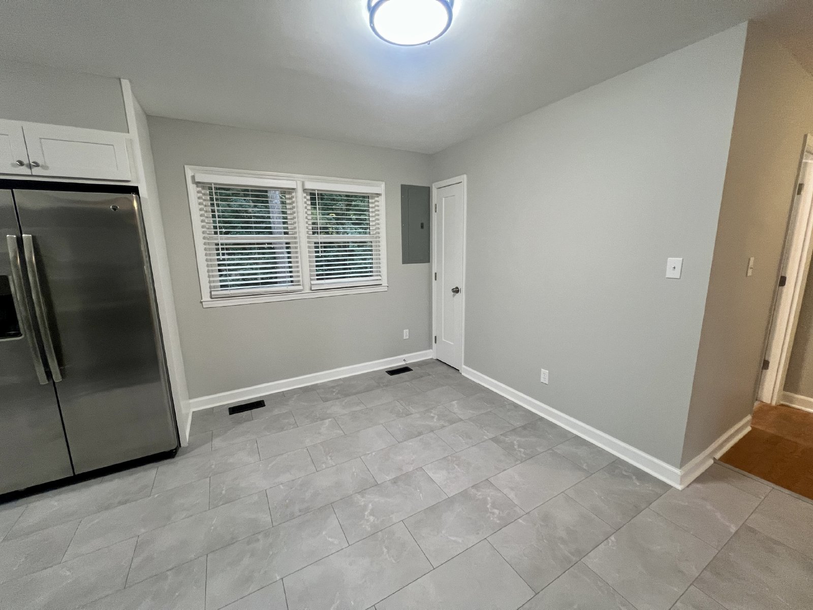 Lovely 3 Bedroom / 2 Bathroom Renovated Ranch Home for Rent property image