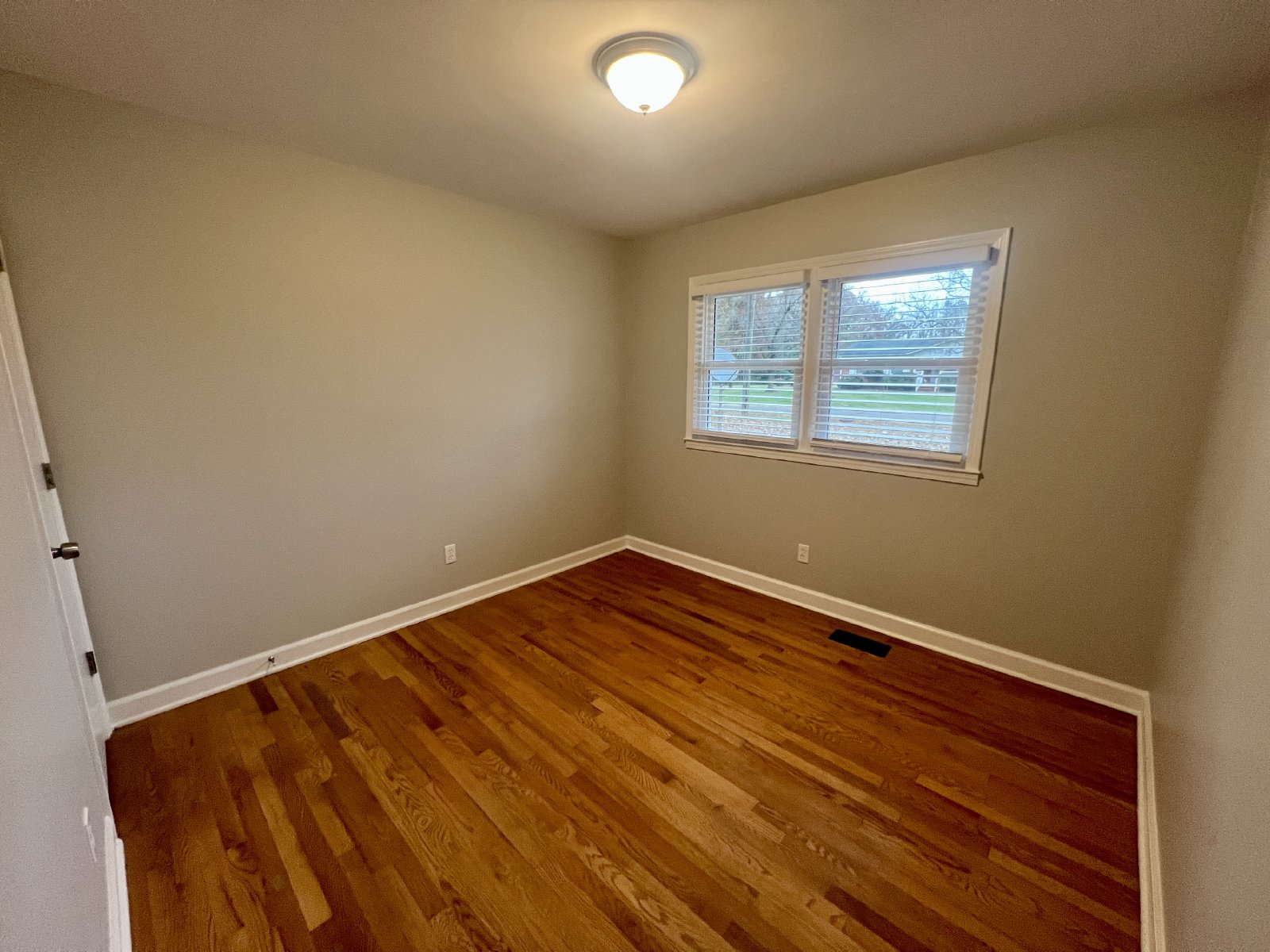 Lovely 3 Bedroom / 2 Bathroom Renovated Ranch Home for Rent property image