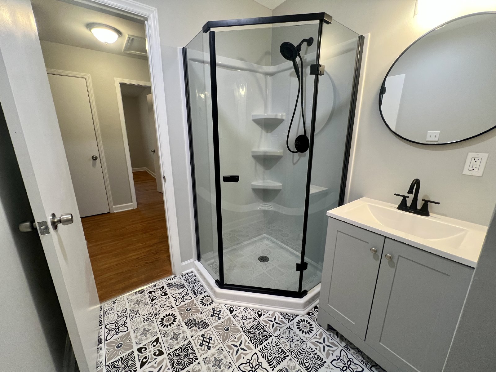 Lovely 3 Bedroom / 2 Bathroom Renovated Ranch Home for Rent property image