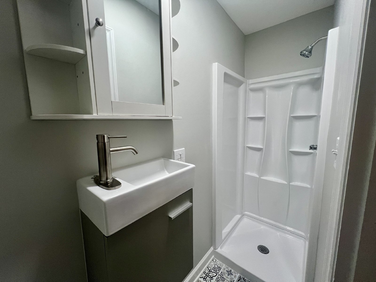 Lovely 3 Bedroom / 2 Bathroom Renovated Ranch Home for Rent property image