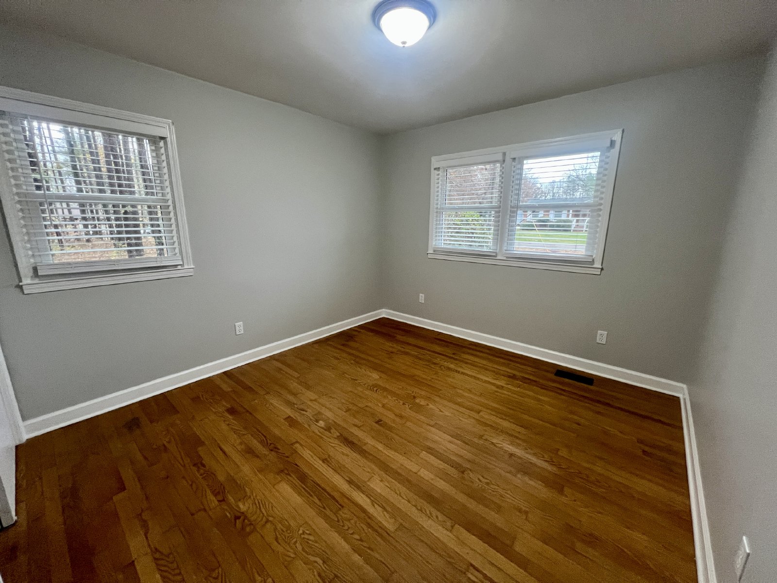 Lovely 3 Bedroom / 2 Bathroom Renovated Ranch Home for Rent property image