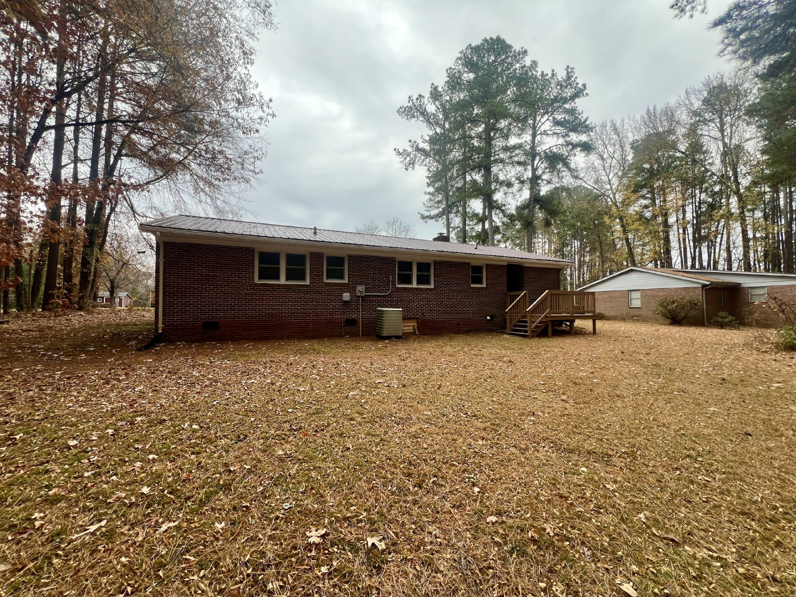 Lovely 3 Bedroom / 2 Bathroom Renovated Ranch Home for Rent property image