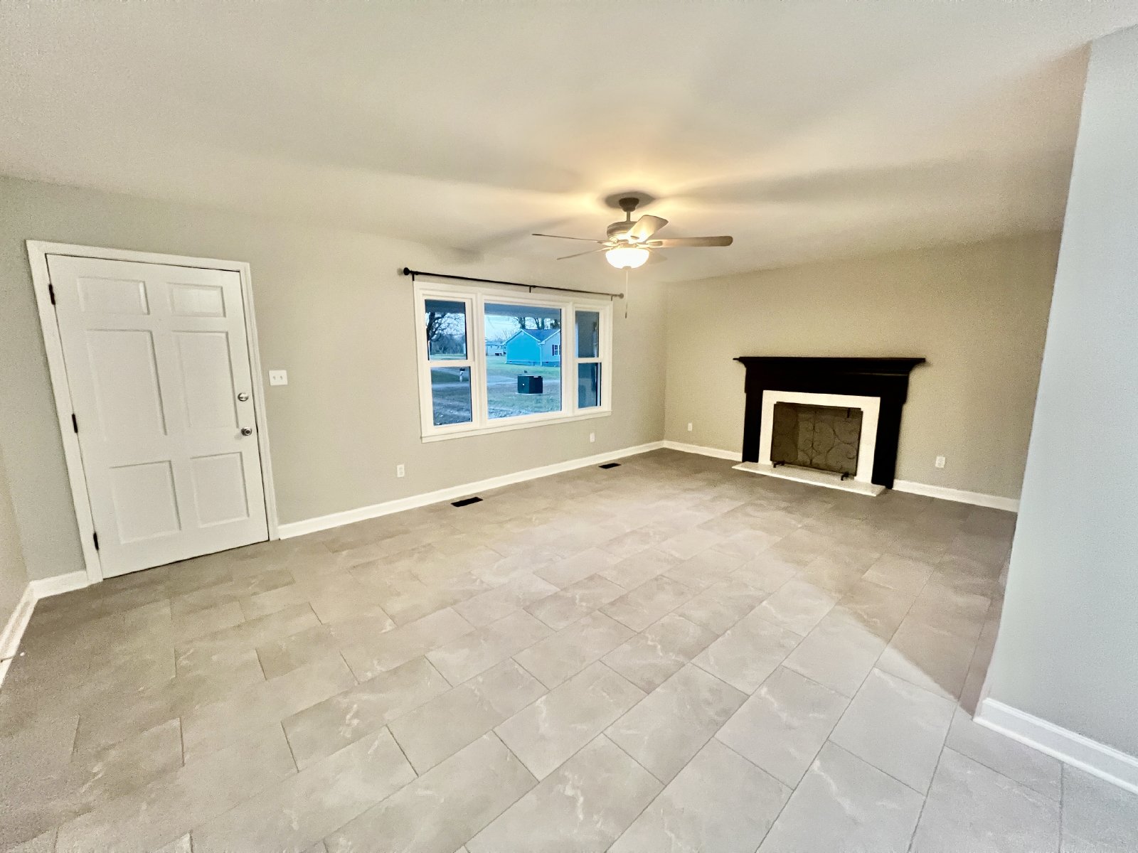 Lovely 3 Bedroom / 2 Bathroom Renovated Ranch Home for Rent property image