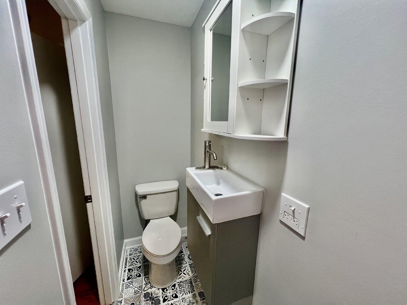 Lovely 3 Bedroom / 2 Bathroom Renovated Ranch Home for Rent property image