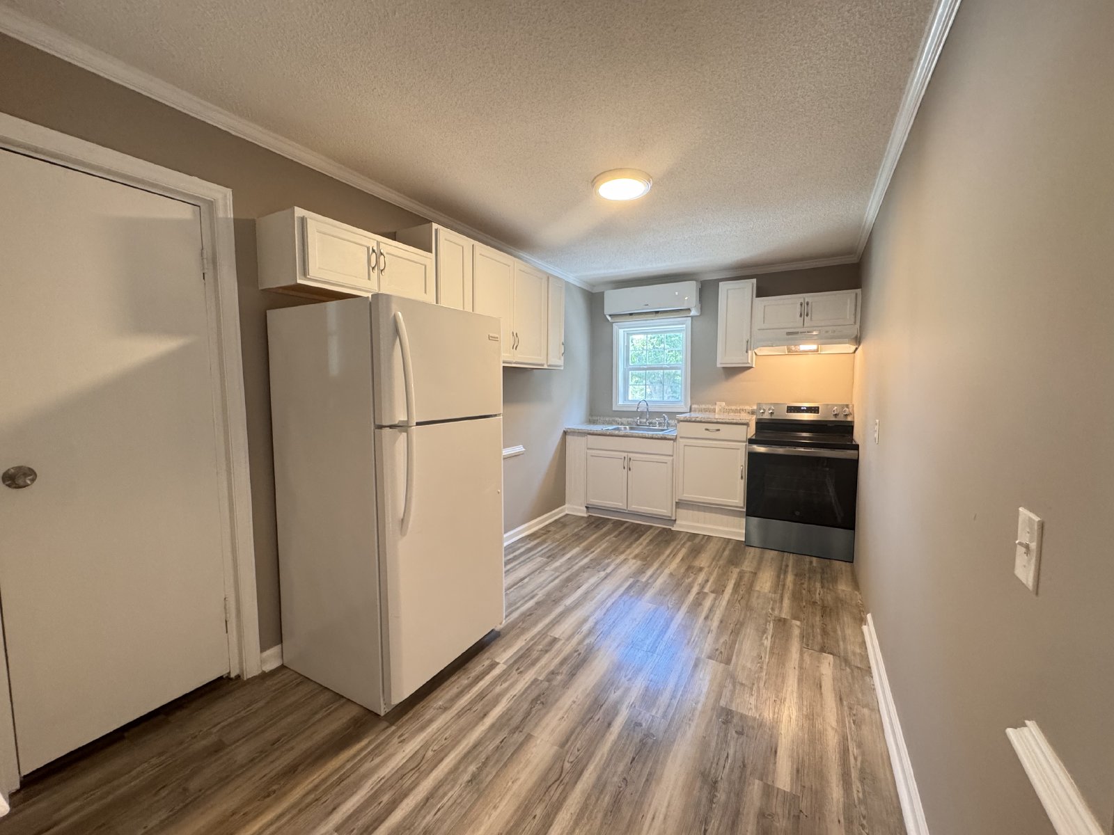 Location, Community, Quality Living. It Starts Here! MONTH TO MONTH LEASE ONLY property image