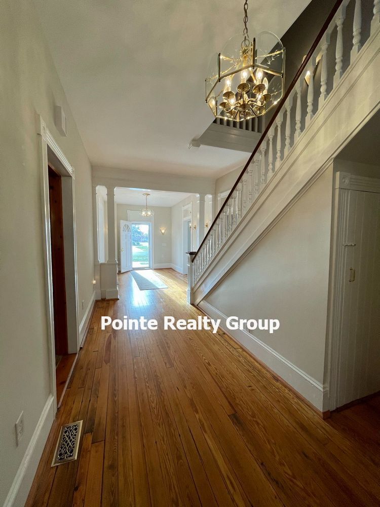 Huge Vintage Home in South Hill property image