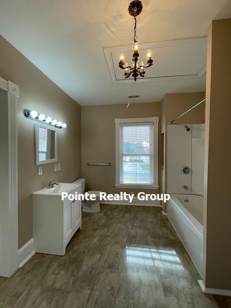 Huge Vintage Home in South Hill property image