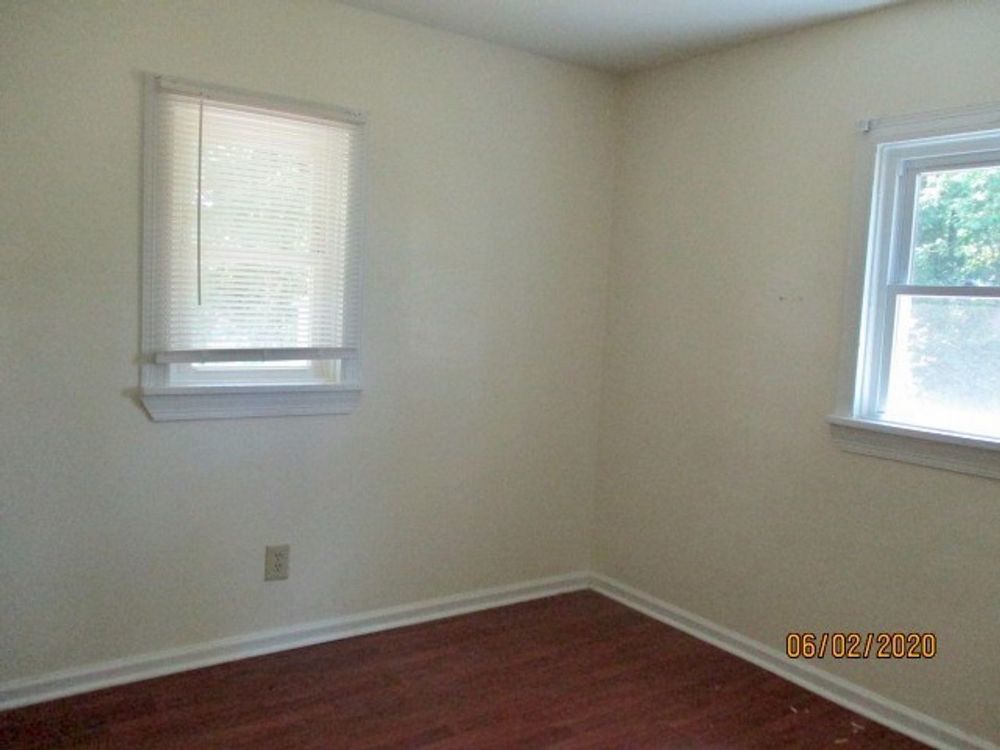 Country home that offers 3 bedrooms/1 bathroom property image