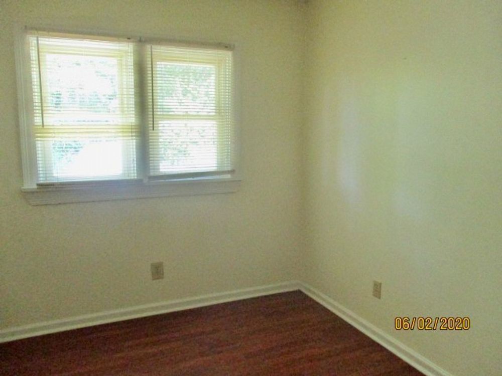 Country home that offers 3 bedrooms/1 bathroom property image