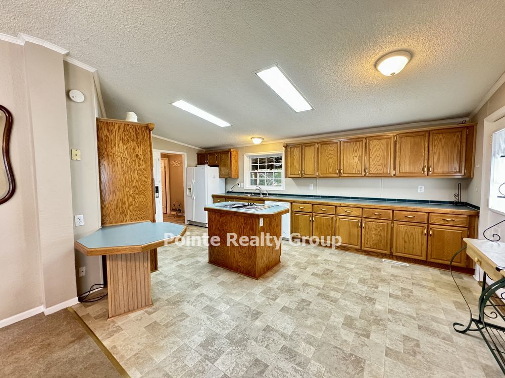 FULLY FURNISHED, ALL INCLUSIVE, LAKE ACCESS BEAUTY FOR RENT property image