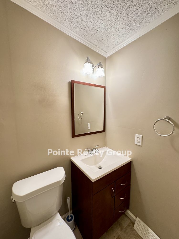 FULLY FURNISHED, ALL INCLUSIVE, LAKE ACCESS BEAUTY FOR RENT property image