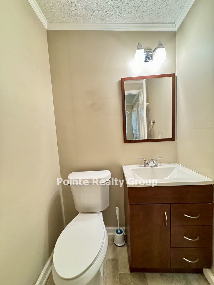 FULLY FURNISHED, ALL INCLUSIVE, LAKE ACCESS BEAUTY FOR RENT property image