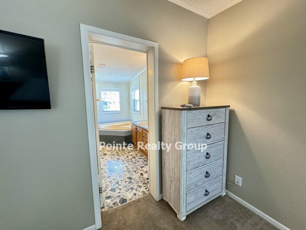 FULLY FURNISHED, ALL INCLUSIVE, LAKE ACCESS BEAUTY FOR RENT property image