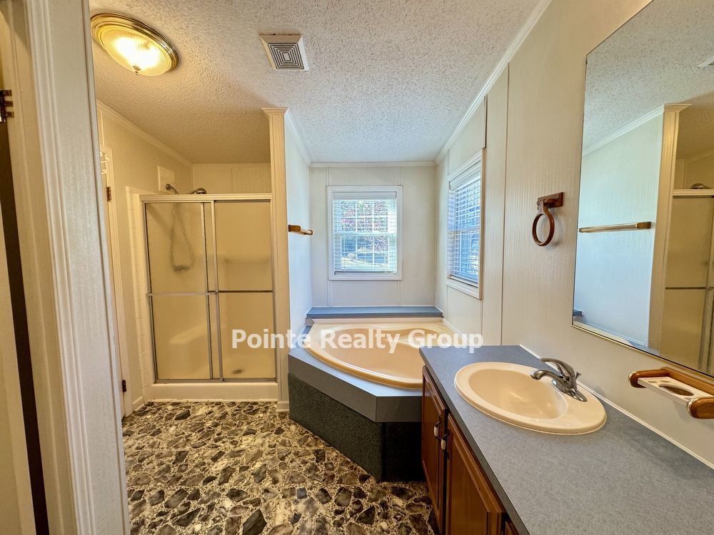 FULLY FURNISHED, ALL INCLUSIVE, LAKE ACCESS BEAUTY FOR RENT property image