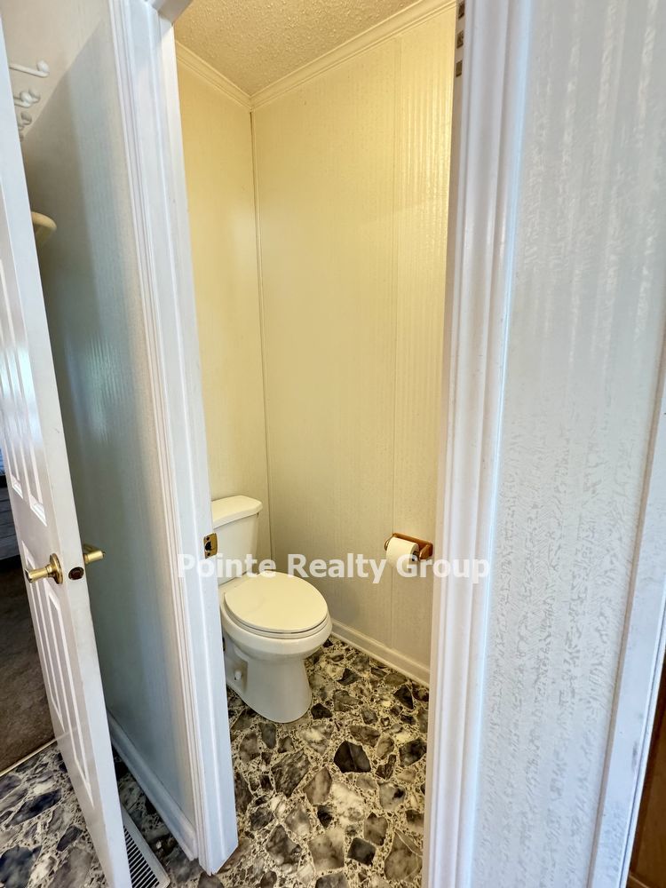 FULLY FURNISHED, ALL INCLUSIVE, LAKE ACCESS BEAUTY FOR RENT property image