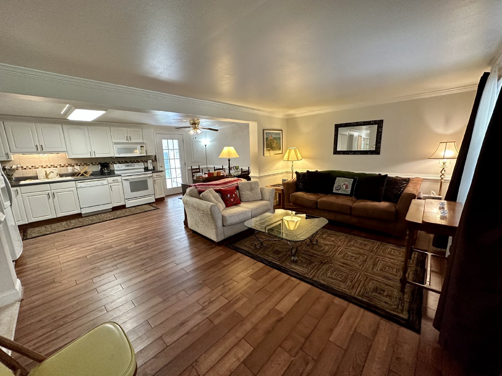 Lovely 3 bedroom/2 bathroom fully furnished home located in Tanglewood Subdivision property image