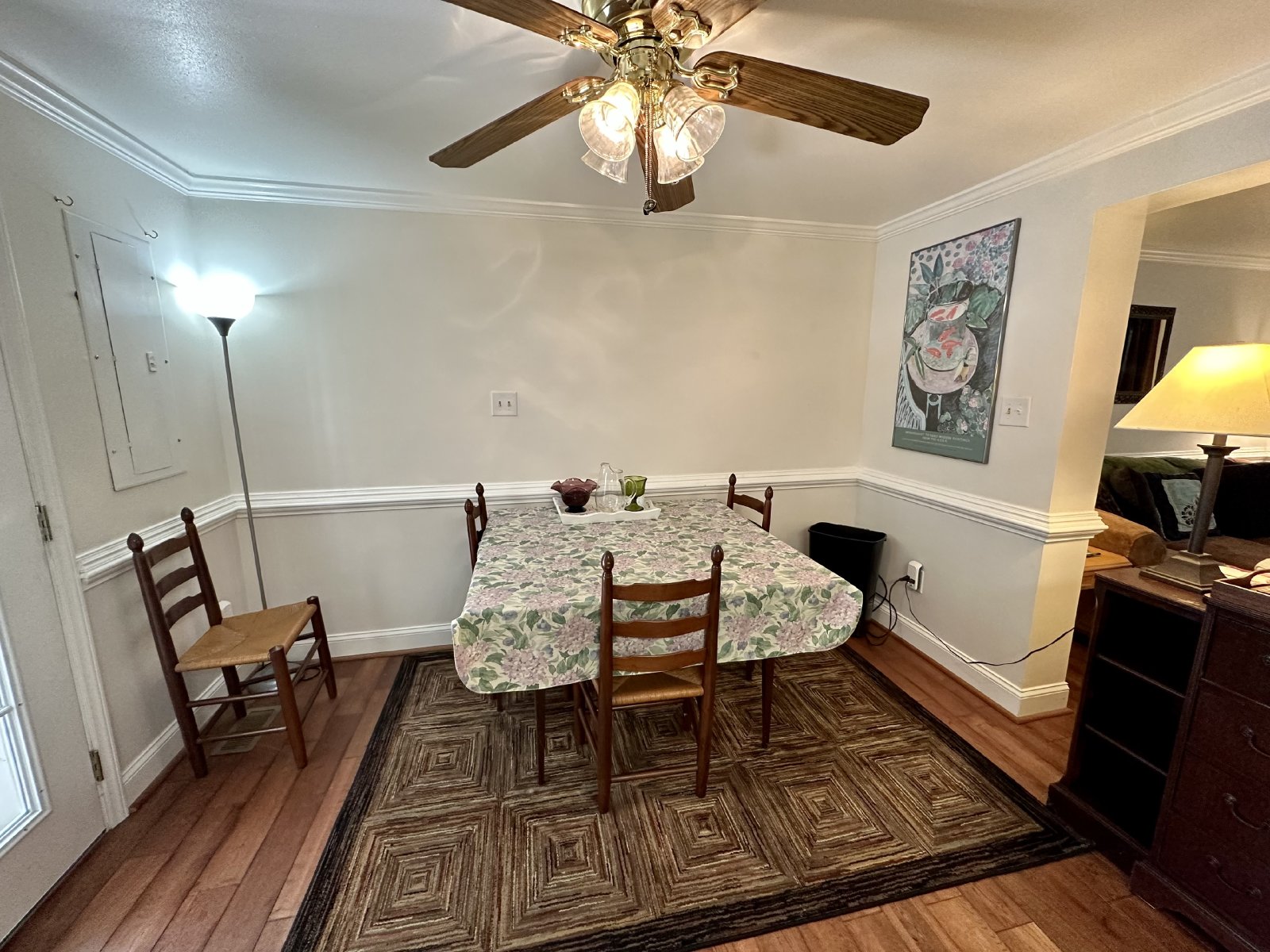 Lovely 3 bedroom/2 bathroom fully furnished home located in Tanglewood Subdivision property image