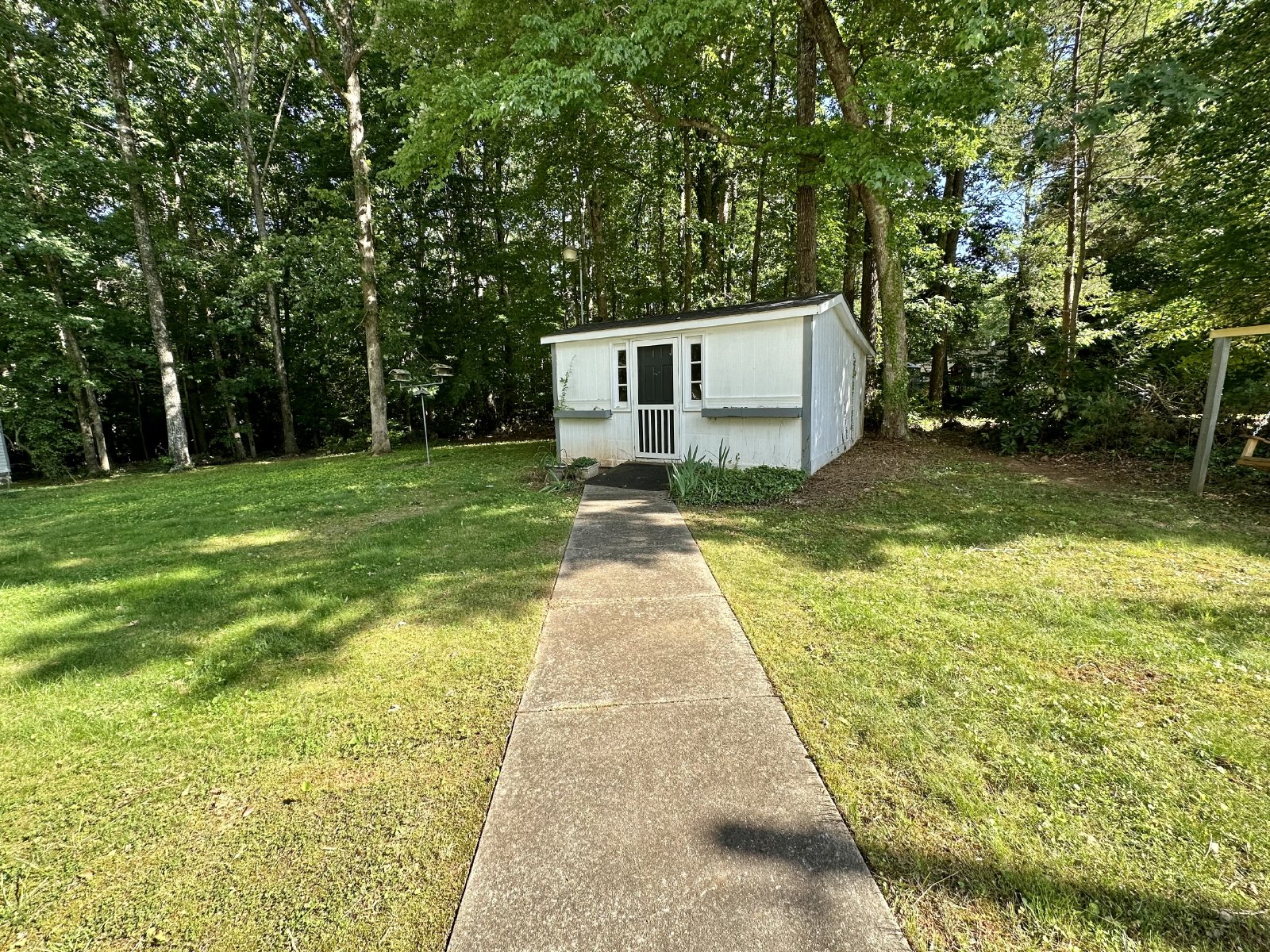 Lovely 3 bedroom/2 bathroom fully furnished home located in Tanglewood Subdivision property image